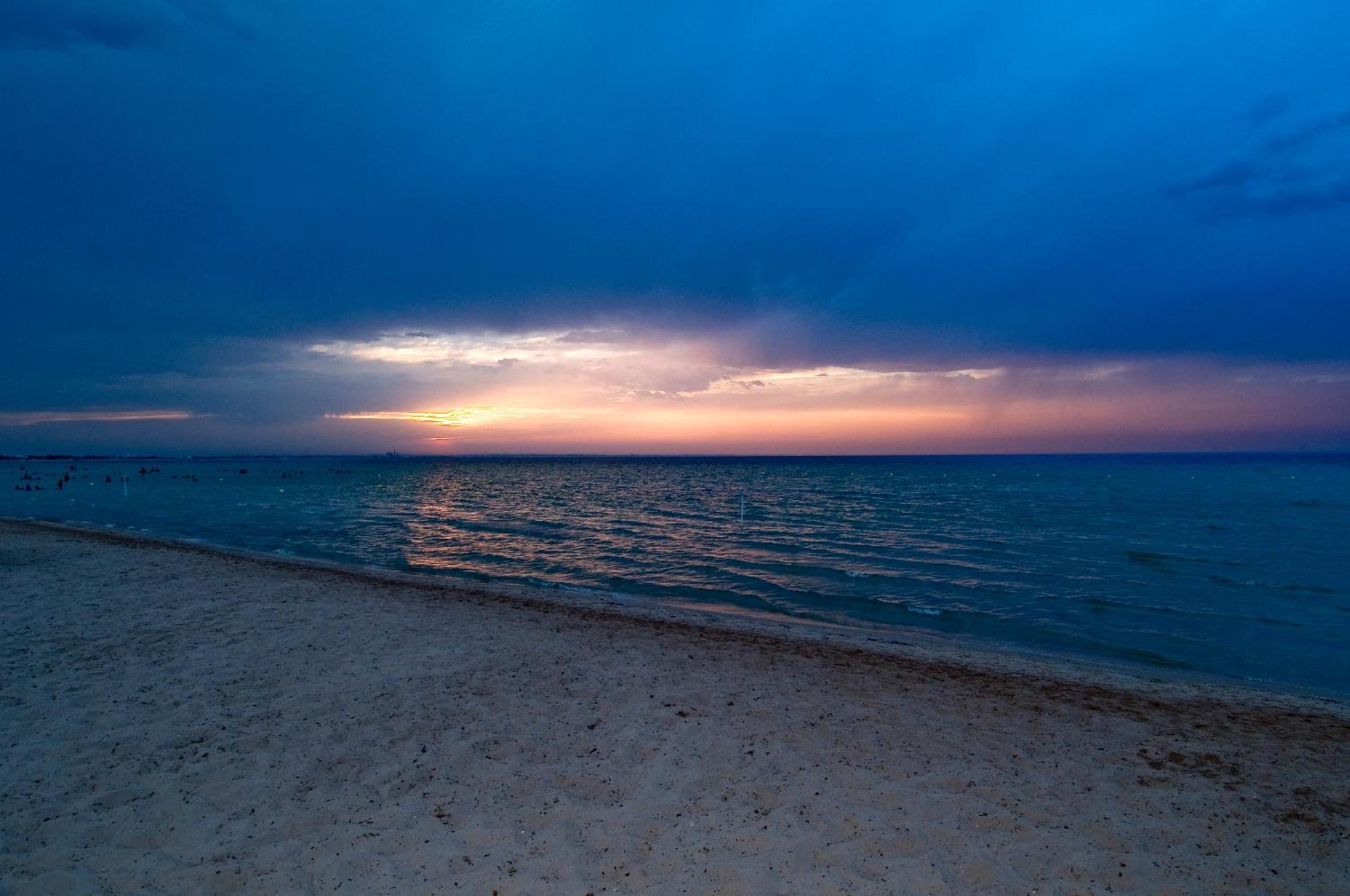 Royal Thalassa Monastir Exterior foto Sunset at the beach
