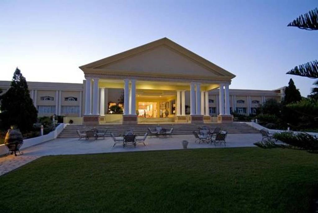 Royal Thalassa Monastir Exterior foto The main building of the University of Patras