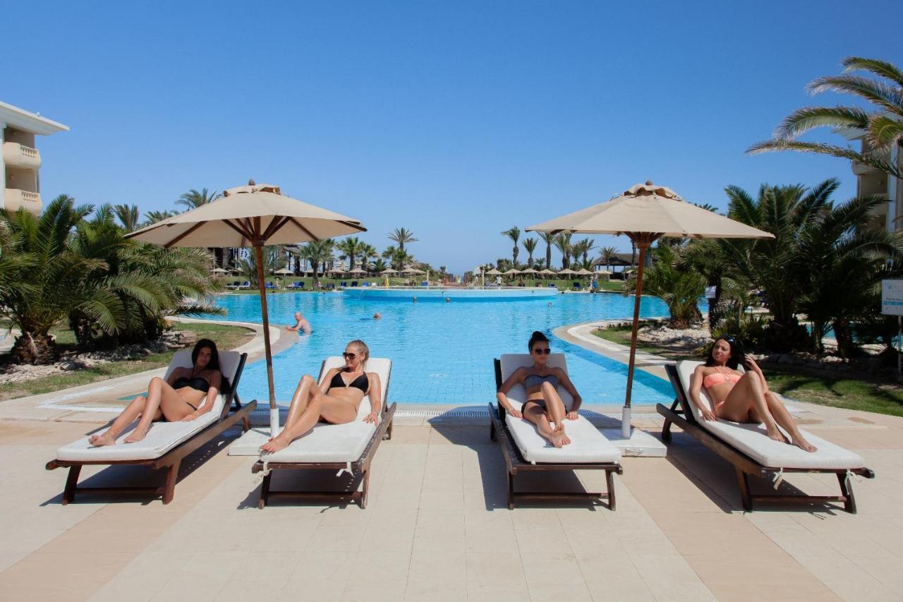 Royal Thalassa Monastir Exterior foto Pool at the resort