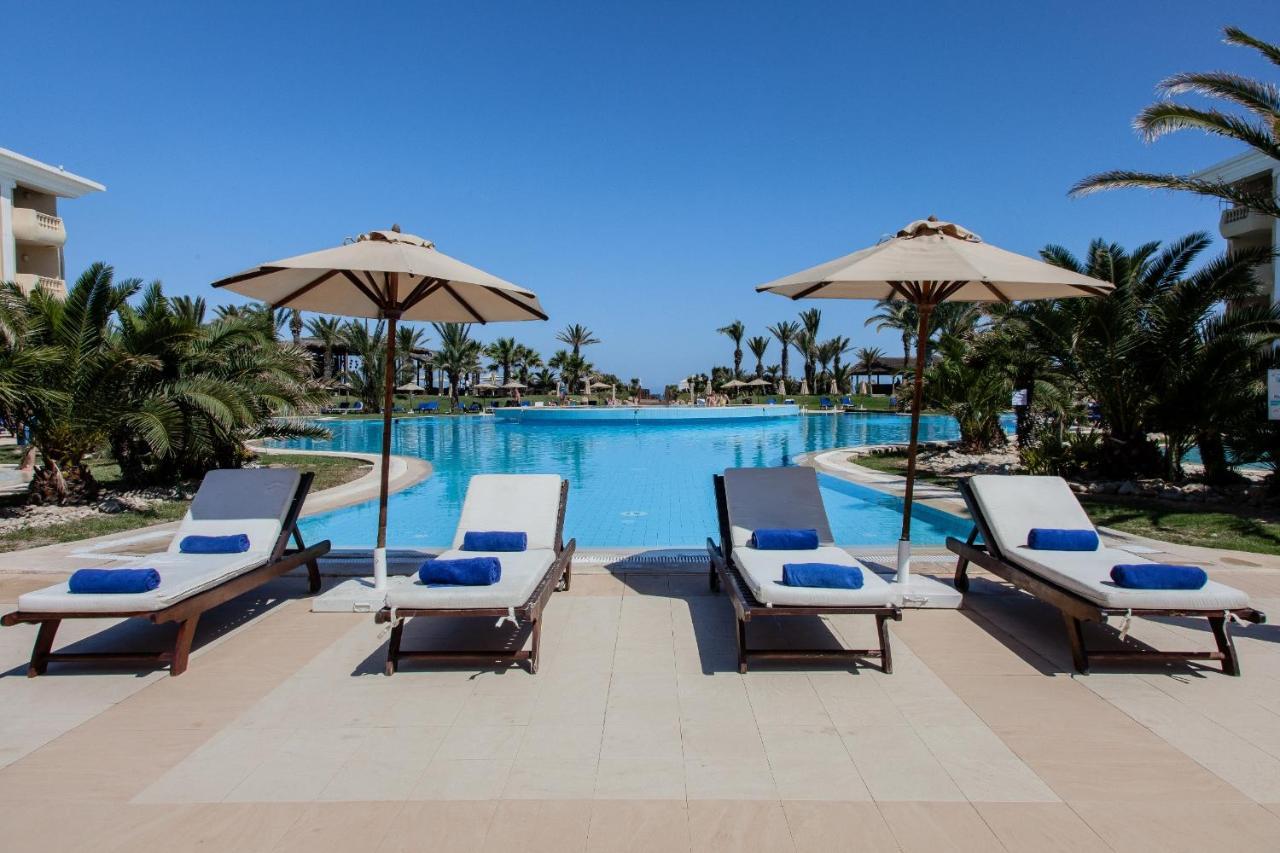 Royal Thalassa Monastir Exterior foto The swimming pool at the resort